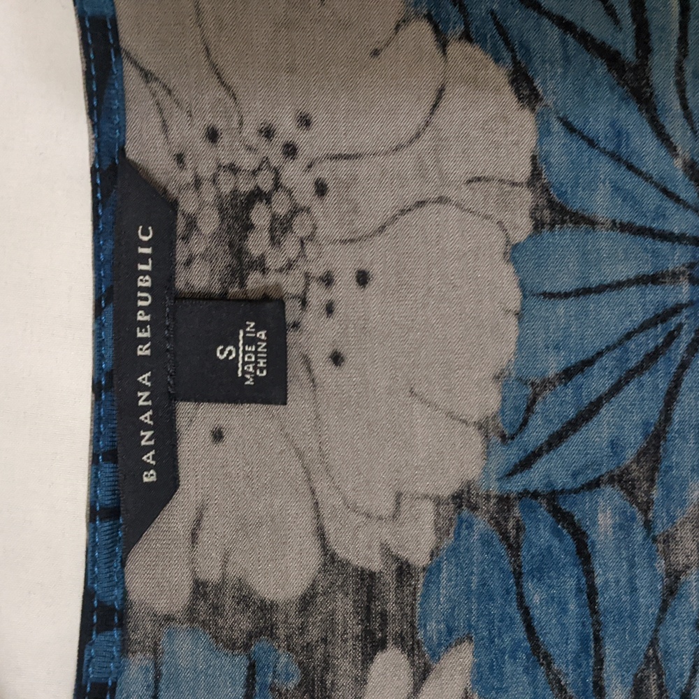 Banana Republic Floral Wrap Dress, Color Dark Blue/White Size S - Picture 11 of 12